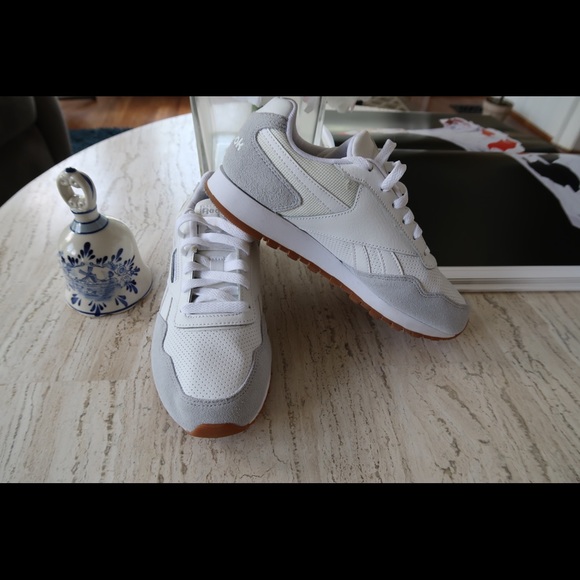 White Reebok sneakers - Picture 2 of 5